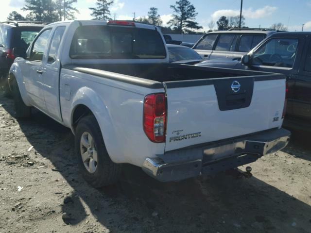 1N6AD0CU5AC401256 - 2010 NISSAN FRONTIER K WHITE photo 3