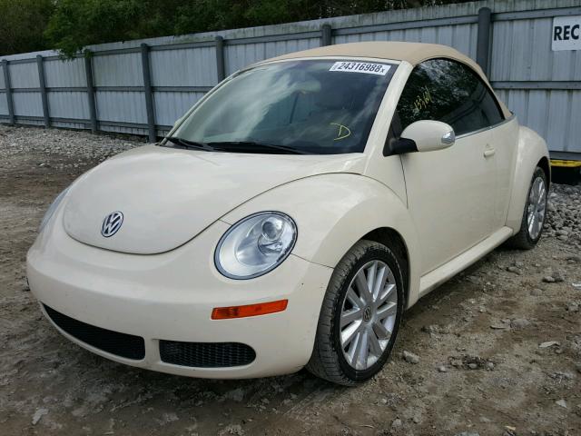 3VWRF31YX8M401749 - 2008 VOLKSWAGEN NEW BEETLE 奶油色 照片 2