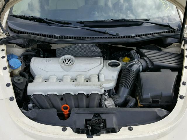 3VWRF31YX8M401749 - 2008 VOLKSWAGEN NEW BEETLE 奶油色 照片 7