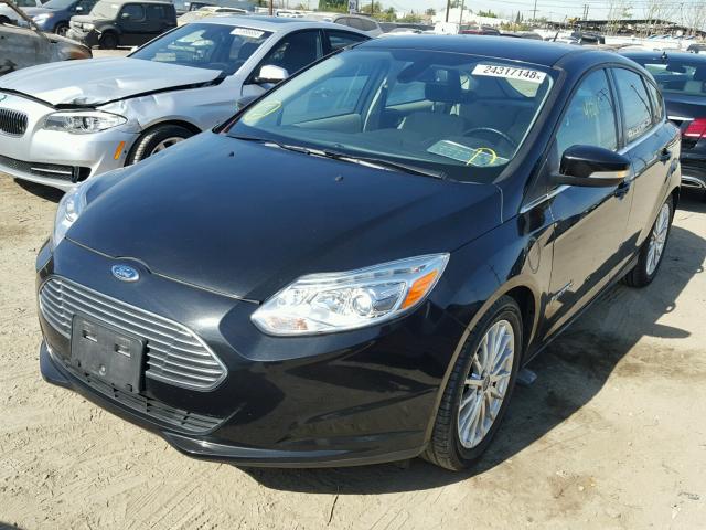 1FAHP3R40CL386272 - 2012 FORD FOCUS BEV BLACK photo 2