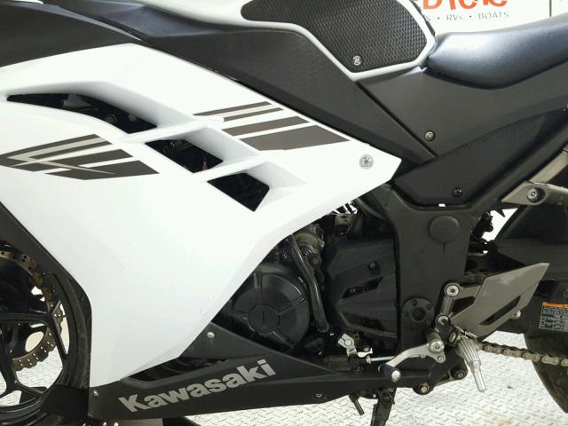 JKAEX8B16HDA35598 - 2017 KAWASAKI EX300 B WHITE photo 11