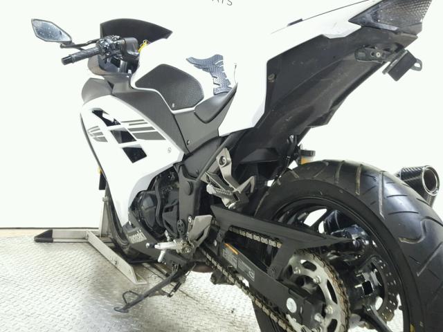 JKAEX8B16HDA35598 - 2017 KAWASAKI EX300 B WHITE photo 14