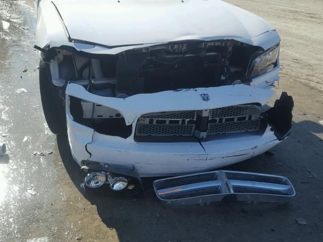 2B3KA33G28H331719 - 2008 DODGE CHARGER SX WHITE photo 9