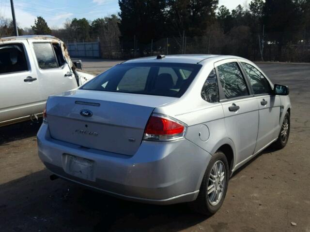 1FAHP35N08W108721 - 2008 FORD FOCUS SE SILVER photo 4