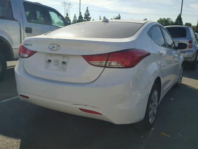 5NPDH4AE5DH212607 - 2013 HYUNDAI ELANTRA GL WHITE photo 4