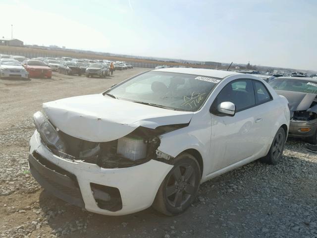 KNAFU6A23C5477768 - 2012 KIA FORTE EX WHITE photo 2