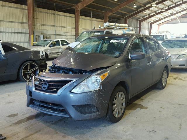 3N1CN7APXGL910709 - 2016 NISSAN VERSA S GRAY photo 2