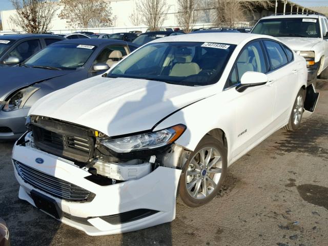 3FA6P0UU0HR142367 - 2017 FORD FUSION S H WHITE photo 2