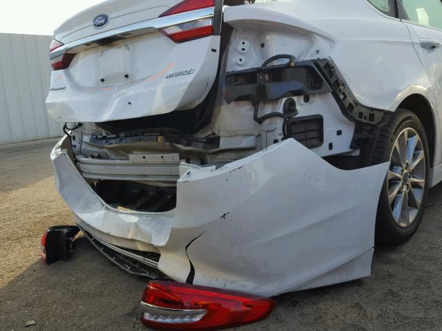 3FA6P0UU0HR142367 - 2017 FORD FUSION S H WHITE photo 9