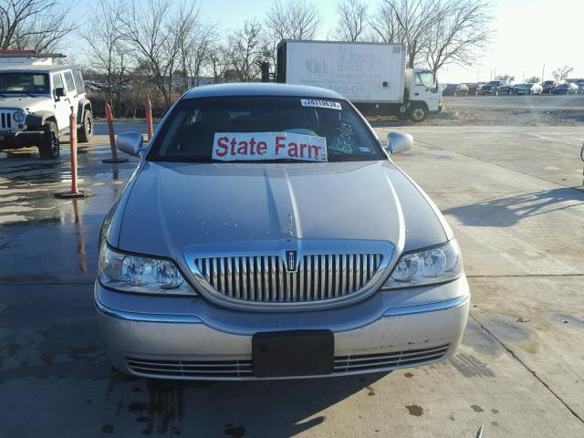 1LNHM82V17Y633208 - 2007 LINCOLN TOWN CAR S GRAY photo 9