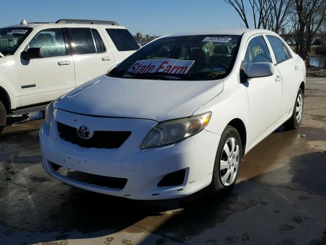 1NXBU40E29Z100490 - 2009 TOYOTA COROLLA BA WHITE photo 2