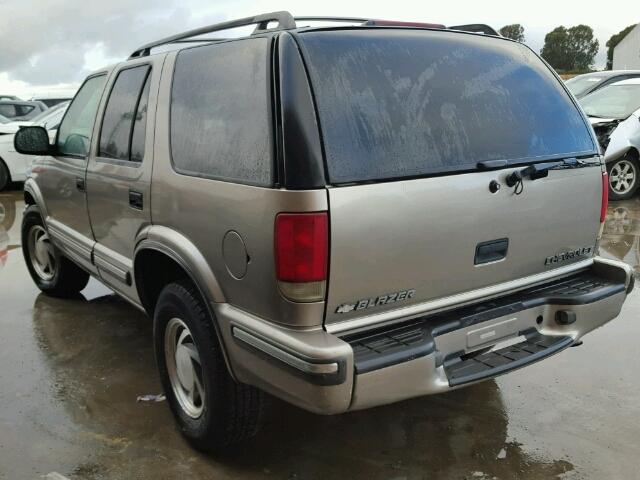 1GNDT13WXW2214139 - 1998 CHEVROLET BLAZER TAN photo 3