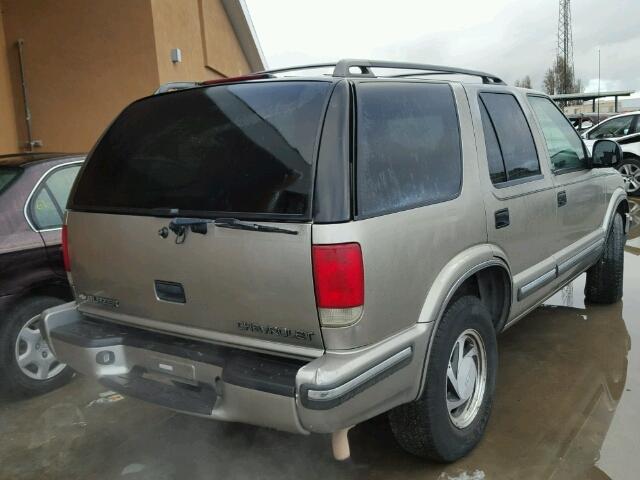 1GNDT13WXW2214139 - 1998 CHEVROLET BLAZER TAN photo 4