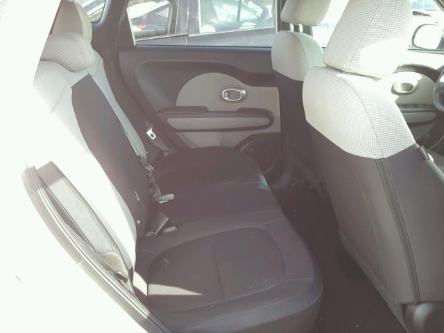 KNDJN2A20F7136467 - 2015 KIA SOUL WHITE photo 6