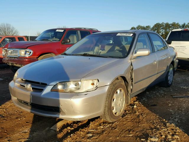 1HGCG5649WA173925 - 1998 HONDA ACCORD LX GOLD photo 2