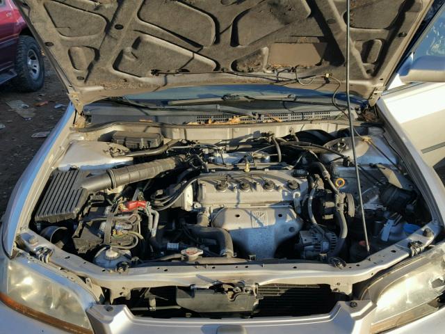 1HGCG5649WA173925 - 1998 HONDA ACCORD LX GOLD photo 7