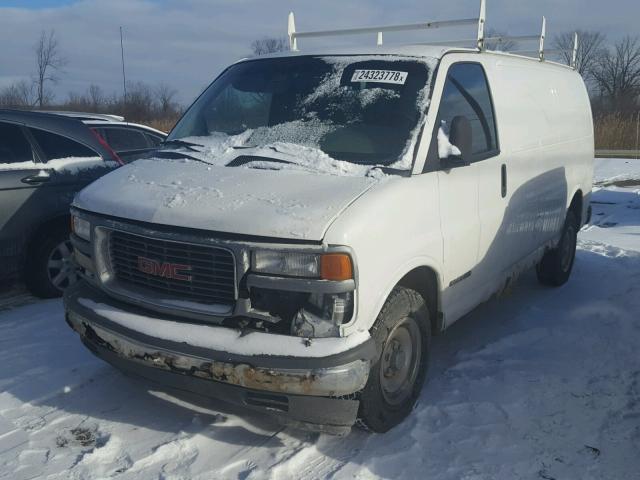 1GTFG25R7W1039518 - 1998 GMC SAVANA G25 WHITE photo 2