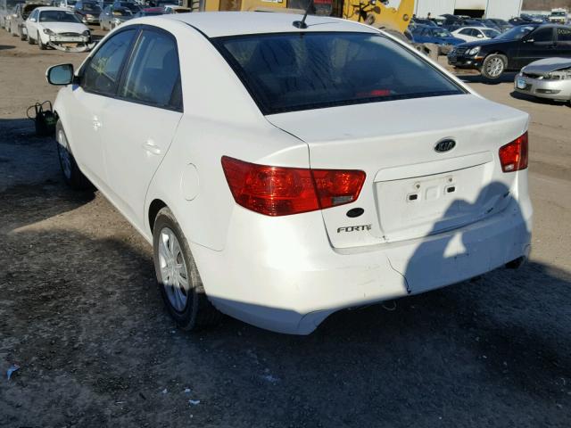 KNAFU4A28D5735594 - 2013 KIA FORTE EX WHITE photo 3