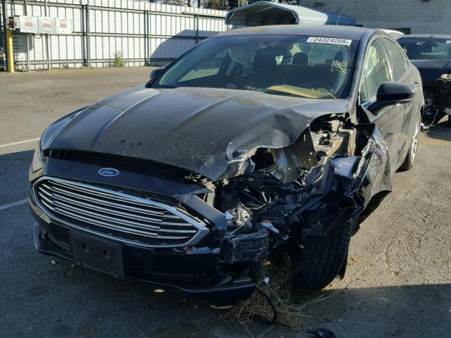 3FA6P0H71HR187385 - 2017 FORD FUSION SE BLACK photo 2