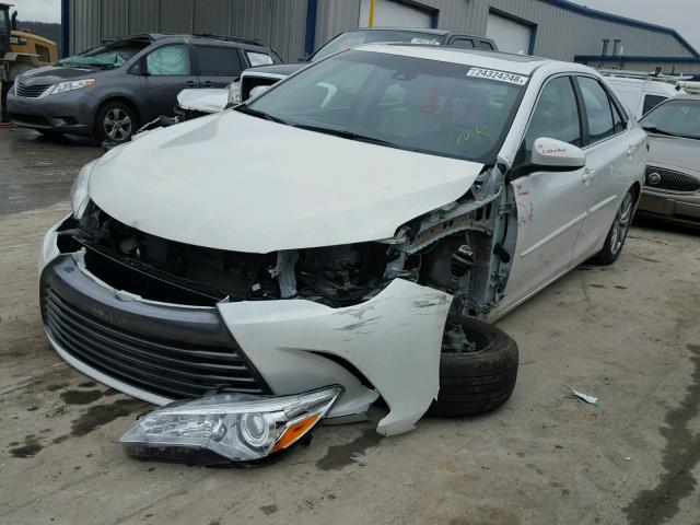 4T1BD1FK7FU168307 - 2015 TOYOTA CAMRY HYBR WHITE photo 2