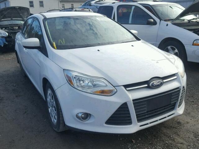 1FAHP3F28CL217183 - 2012 FORD FOCUS SE WHITE photo 1