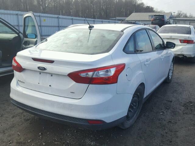 1FAHP3F28CL217183 - 2012 FORD FOCUS SE WHITE photo 4