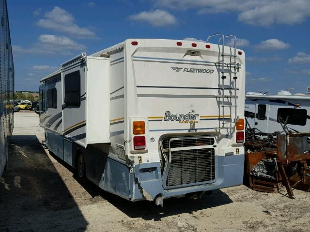 4UZAAHDC25CU05329 - 2005 BNDR MOTORHOME WHITE photo 3