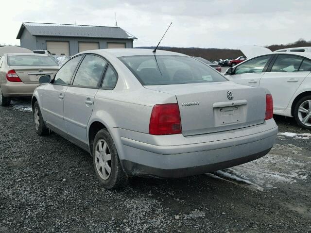 WVWMA23B2YP299677 - 2000 VOLKSWAGEN PASSAT GLS GRAY photo 3