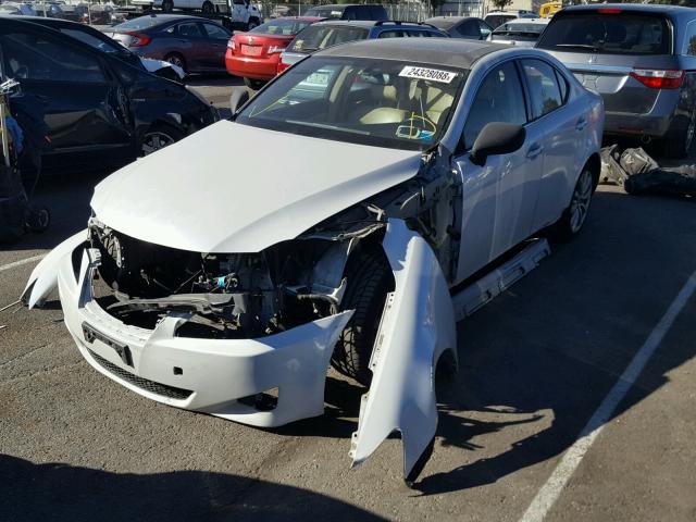 JTHCK262282026500 - 2008 LEXUS IS 250 WHITE photo 2