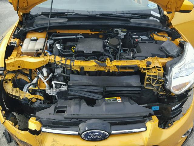 1FAHP3K25CL433529 - 2012 FORD FOCUS SE YELLOW photo 7