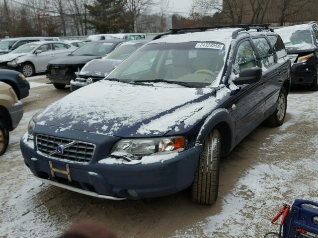 YV1SZ58D011037624 - 2001 VOLVO V70 XC BLUE photo 2