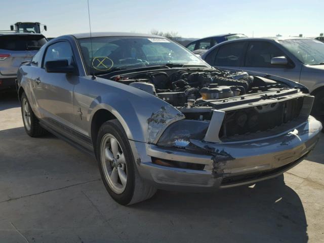 1ZVHT80N385153228 - 2008 FORD MUSTANG SILVER photo 1