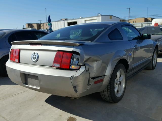1ZVHT80N385153228 - 2008 FORD MUSTANG SILVER photo 4