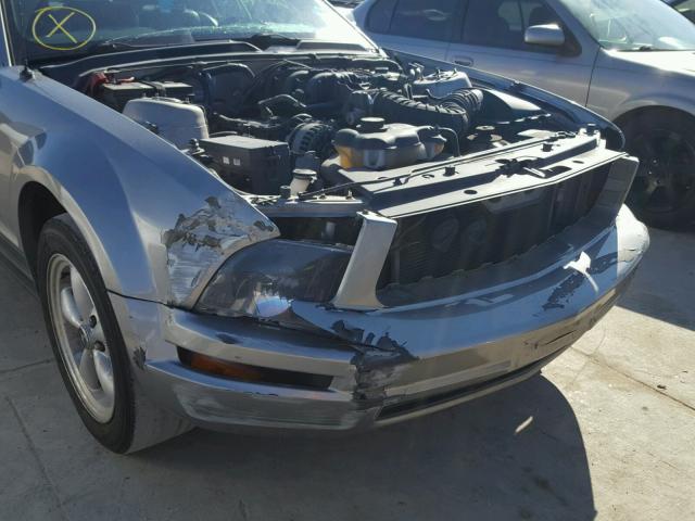 1ZVHT80N385153228 - 2008 FORD MUSTANG SILVER photo 9