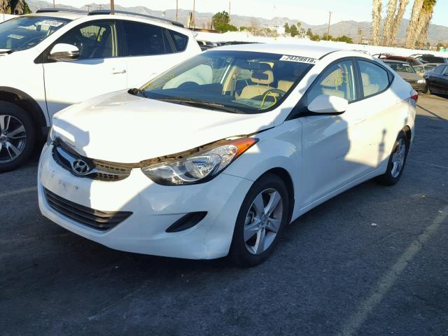 5NPDH4AE2DH344546 - 2013 HYUNDAI ELANTRA GL WHITE photo 2