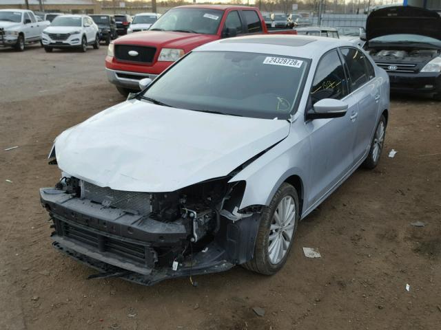 3VWL07AJ9GM314697 - 2016 VOLKSWAGEN JETTA SEL SILVER photo 2