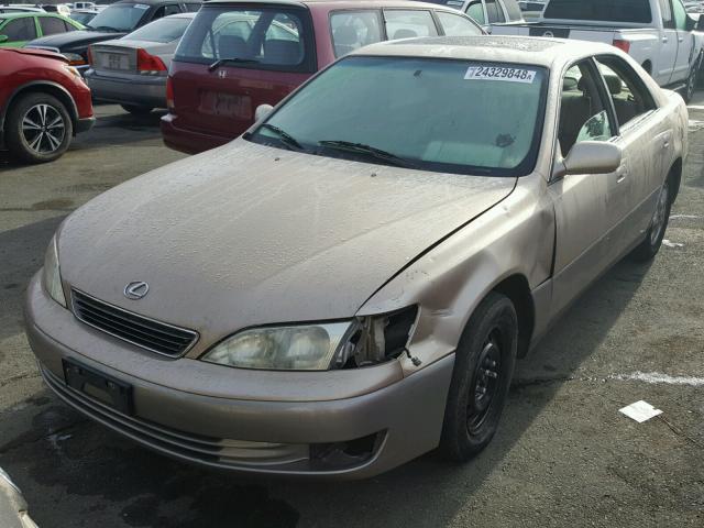 JT8BF28GXW0142819 - 1998 LEXUS ES 300 GOLD photo 2