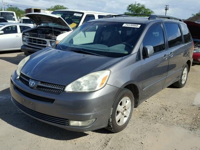 5TDZA22C74S000197 - 2004 TOYOTA SIENNA XLE GRAY photo 2