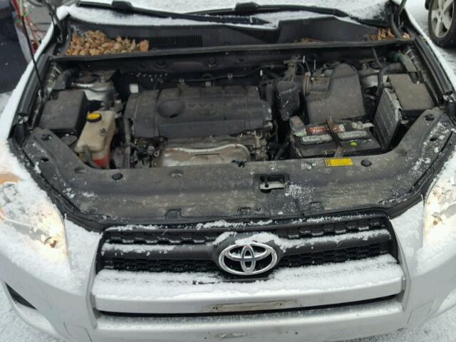 2T3BF4DV2CW198858 - 2012 TOYOTA RAV4 SILVER photo 7