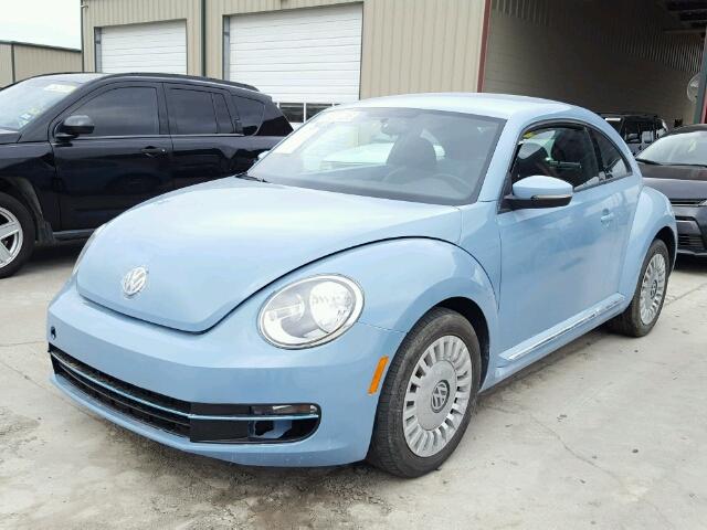 3VWJX7AT5EM606378 - 2014 VOLKSWAGEN BEETLE BLUE photo 2