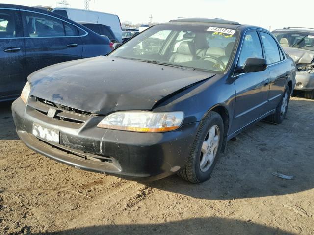 1HGCG1656YA001114 - 2000 HONDA ACCORD EX BLACK photo 2