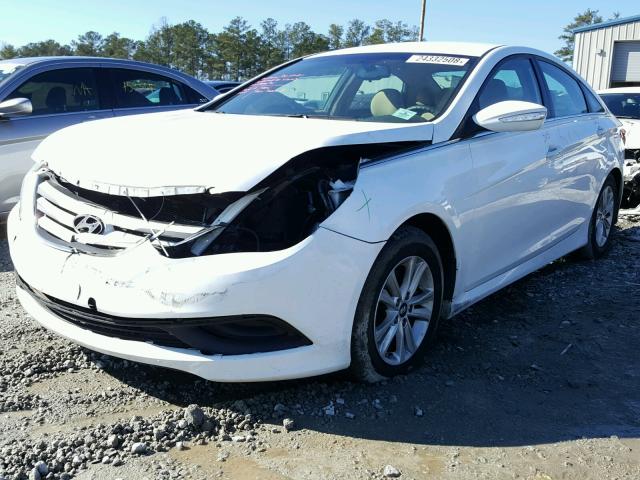 5NPEB4AC2EH895582 - 2014 HYUNDAI SONATA GLS WHITE photo 2