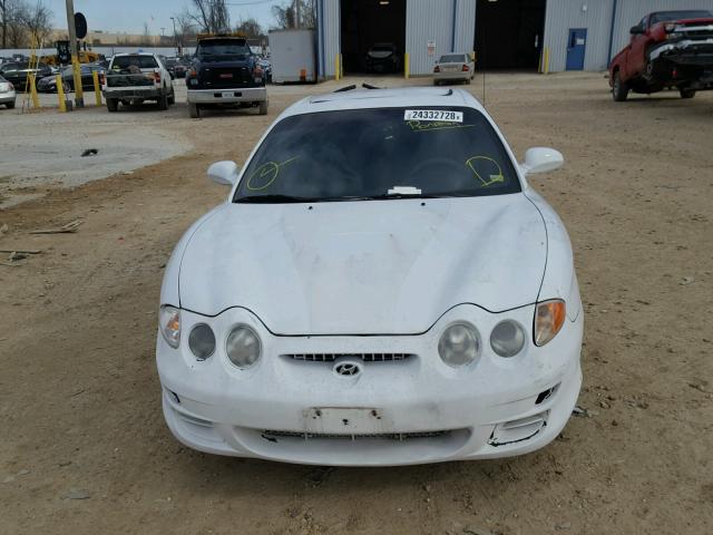 KMHJG35F11U234801 - 2001 HYUNDAI TIBURON WHITE photo 9