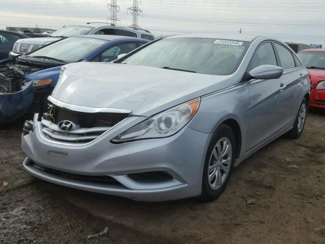 5NPEB4AC7BH077700 - 2011 HYUNDAI SONATA GLS SILVER photo 2