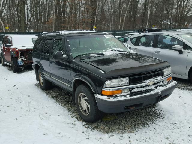 1GNDT13W2W2282077 - 1998 CHEVROLET BLAZER BLACK photo 1