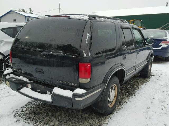 1GNDT13W2W2282077 - 1998 CHEVROLET BLAZER BLACK photo 4