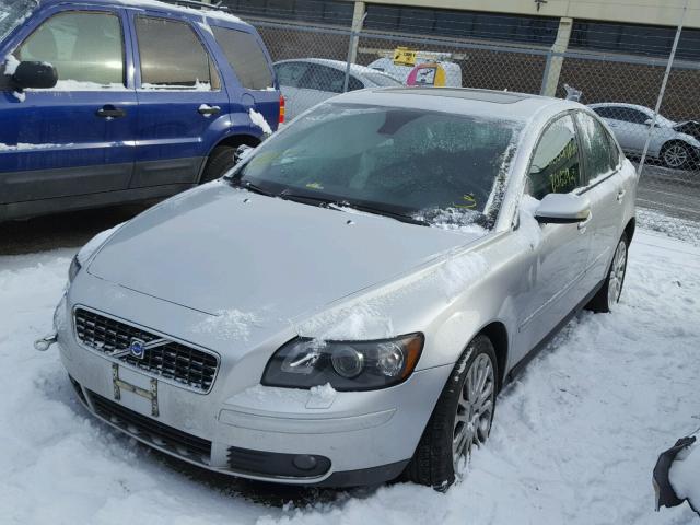 YV1MH682052079937 - 2005 VOLVO S40 T5 SILVER photo 2