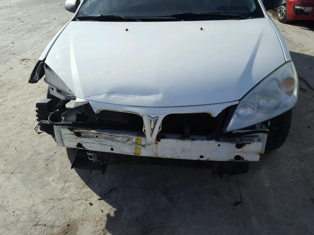 1G2ZG57B084226572 - 2008 PONTIAC G6 BASE WHITE photo 9