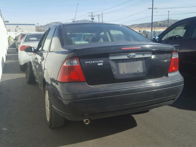 1FAHP34N37W326748 - 2007 FORD FOCUS ZX4 BLACK photo 3