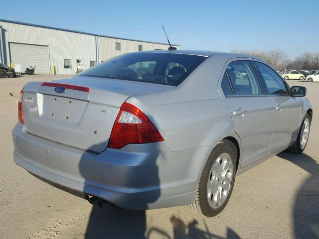 3FAHP0HA2AR235972 - 2010 FORD FUSION SE SILVER photo 4